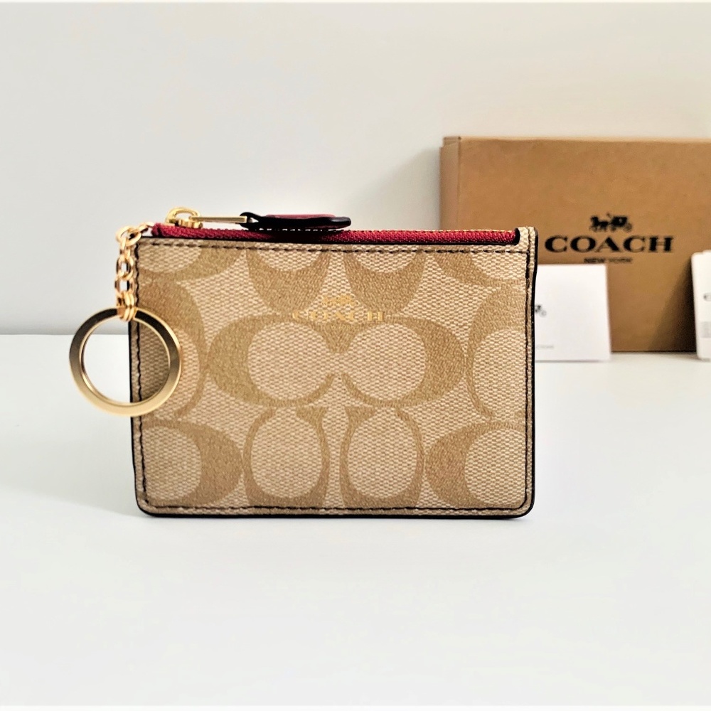 ✨NWT Coach Mini Skinny ID Keyring Coin Case Wallet